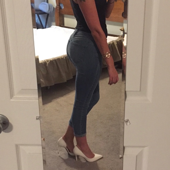 Jessica Simpson • Low Rise Crop Skinny Jean - Picture 5 of 7